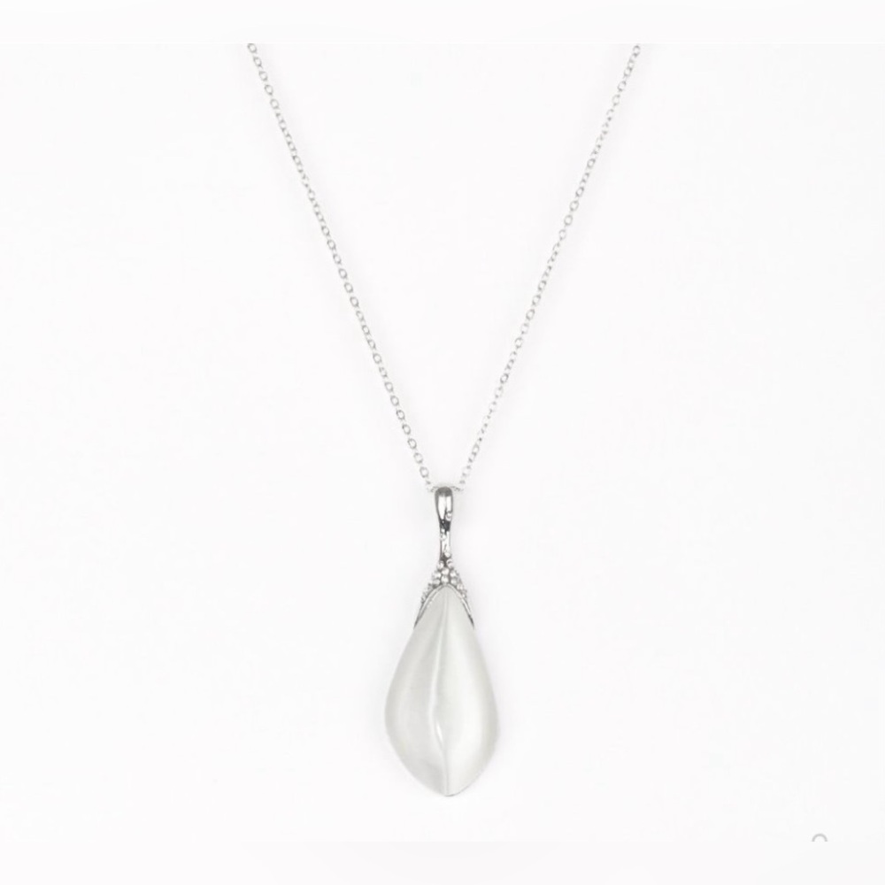 Paparazzi White Teardrop Pendant Necklace